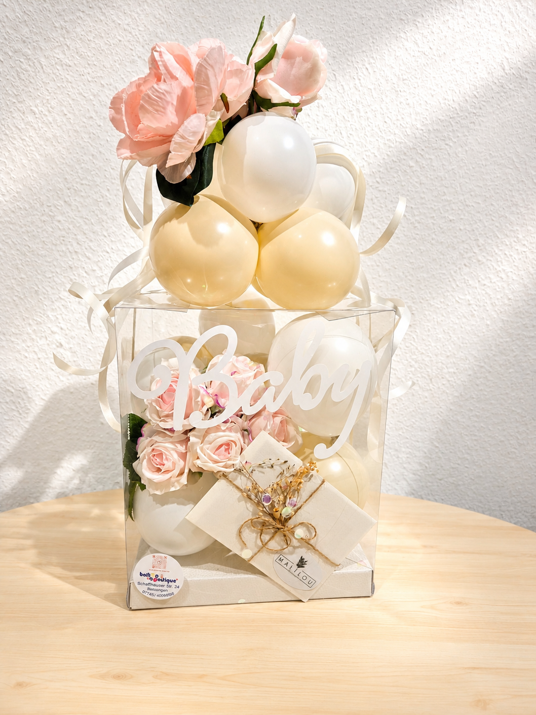 Baby-Geschenkbox Weiß Creme Rosa Rosen Ballons